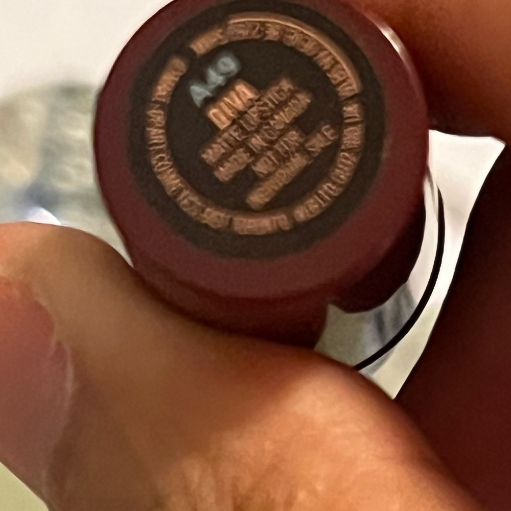 MAC Cosmetics Matte mini Lipstick in “DIVA” - Picture 7 of 7